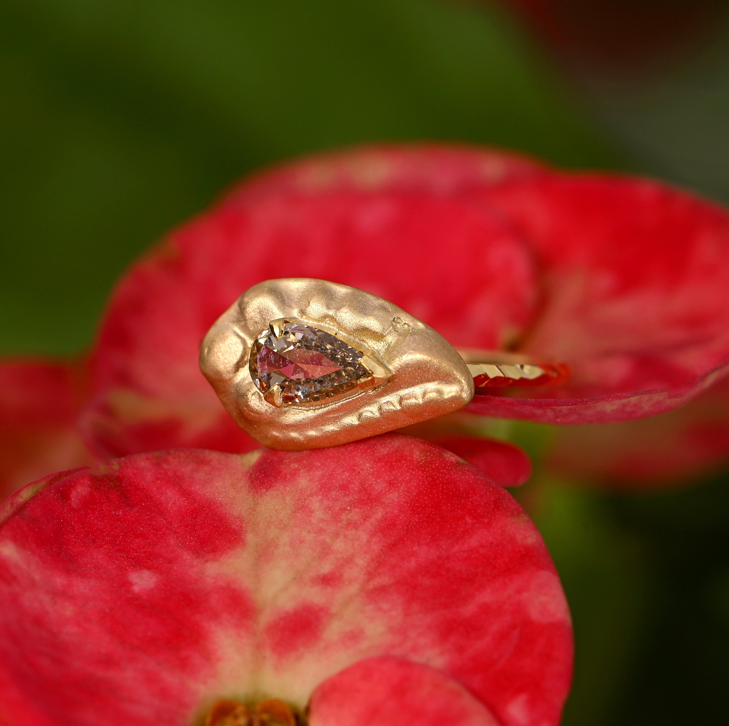 Pear Gold Embossed Diamond Ring