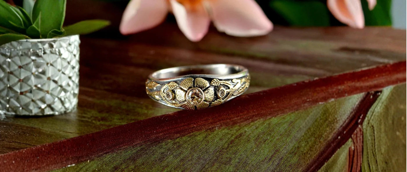 The Diamond Gold Mini Flower Ring