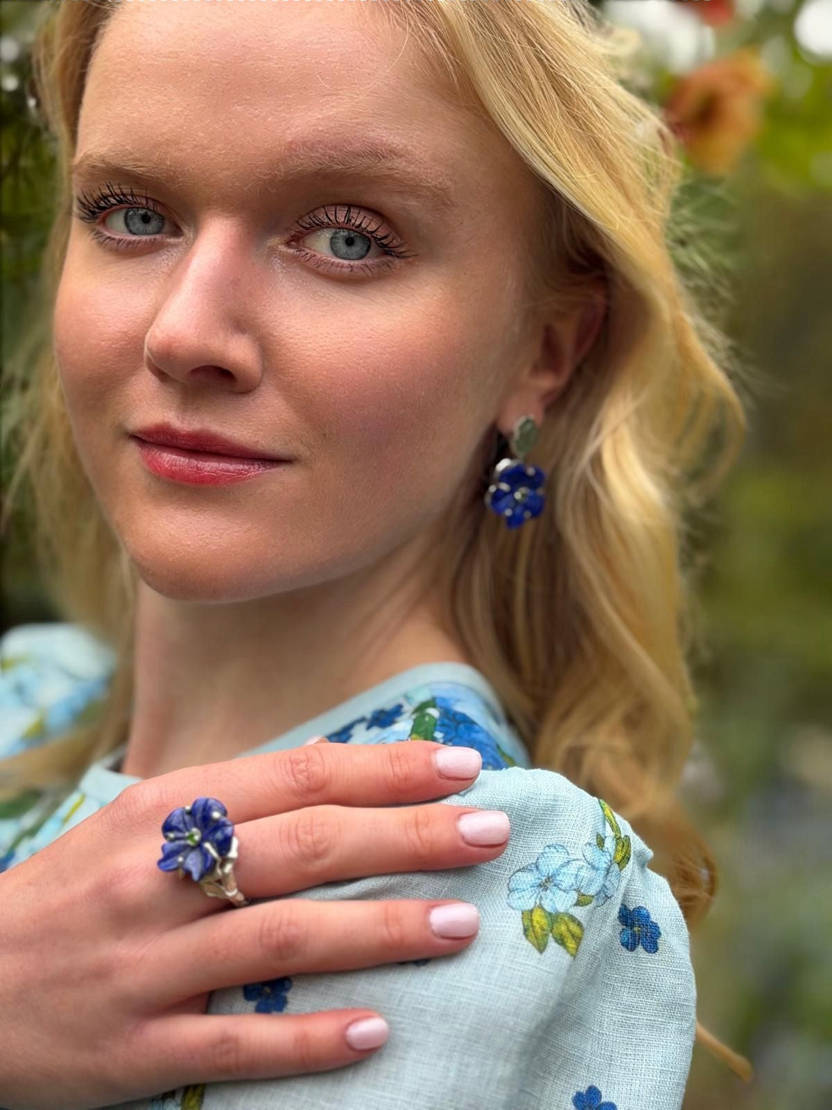 The Rosa Lapis Lazuli Ring